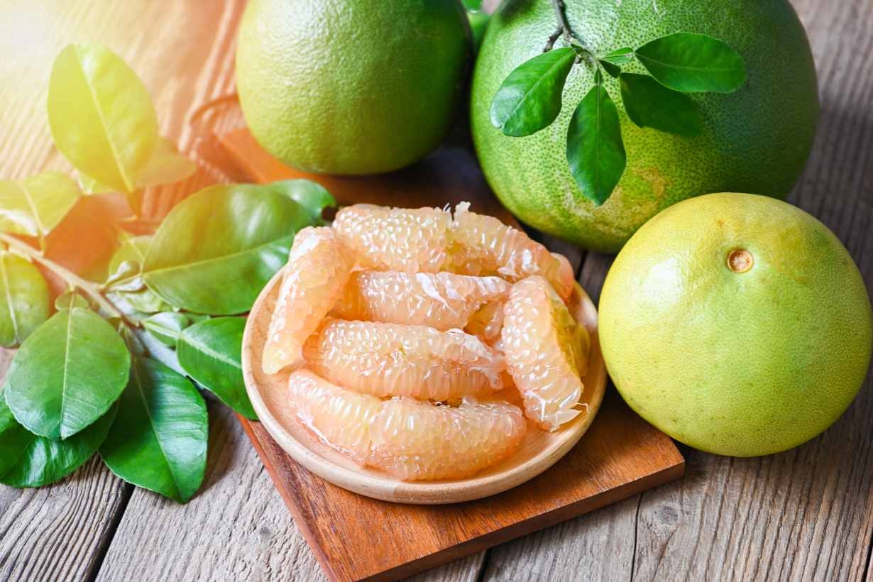 Nằm Mơ Thấy Quả Bưởi Báo Mộng Con Gì Giúp Anh Em Cập Bờ?